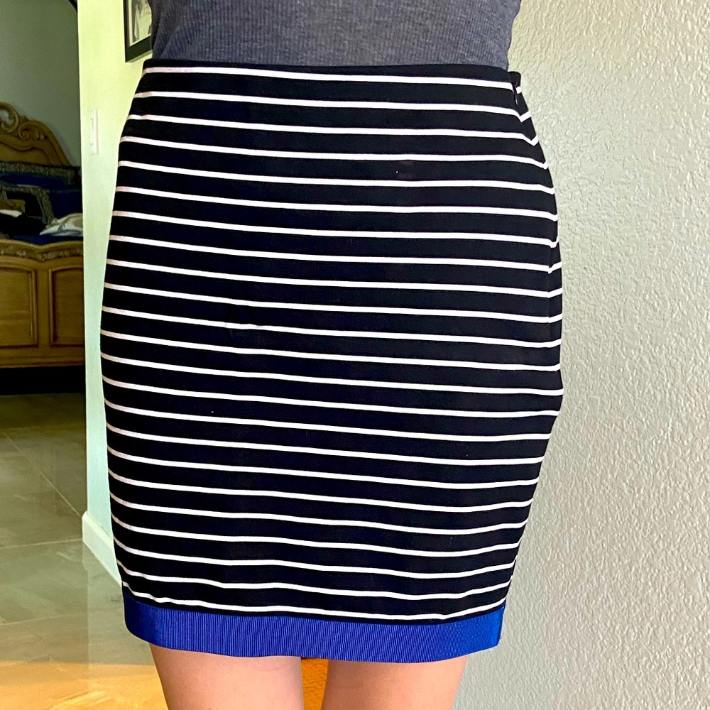 Black and white pencil skirt
